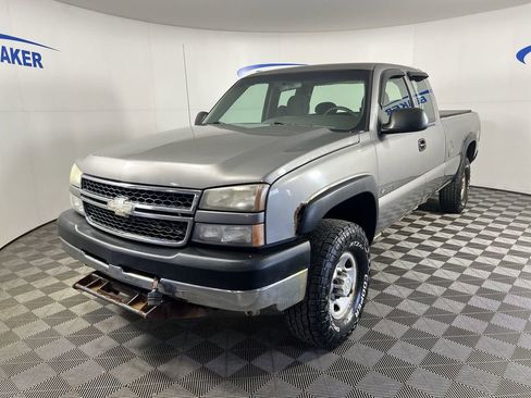 Used 2007 Chevrolet Silverado 2500 W/T w/ Skid Plate Package AWD/4WD image 1