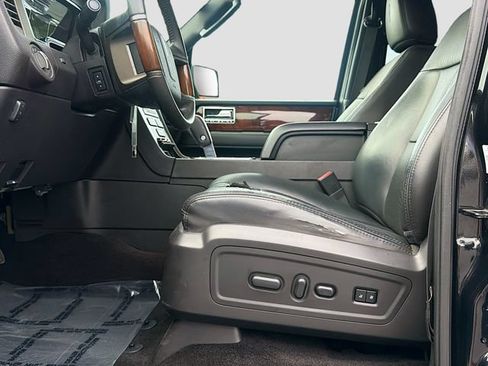Used 2014 Lincoln Navigator 4WD image 20