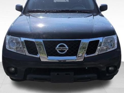 Used 2020 Nissan Frontier SV RWD image 2