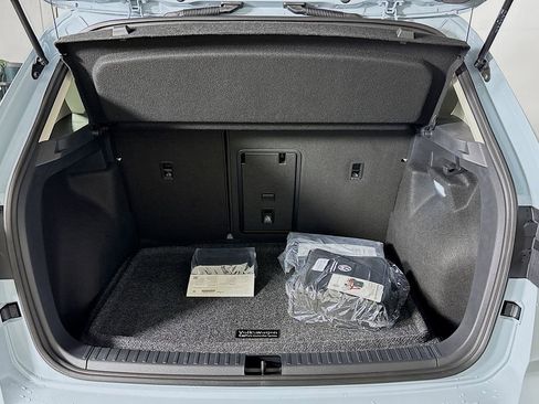 New 2025 Volkswagen Taos SE image 21