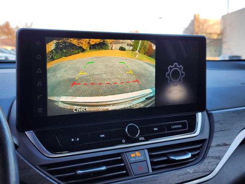 Used 2023 Nissan Altima 2.5 SV w/ SV Premium Package image 10