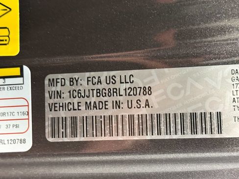 Used 2024 Jeep Gladiator Rubicon w/ Convenience Group AWD/4WD image 55
