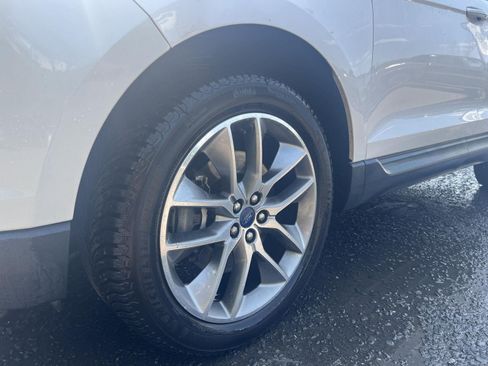 Used 2017 Ford Edge Titanium w/ Equipment Group 301A AWD/4WD image 9
