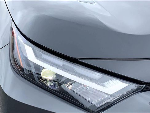 Used 2025 Toyota RAV4 XLE w/ Convenience Package FWD image 28