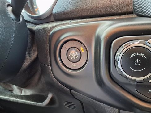 Used 2020 Jeep Gladiator Overland image 7