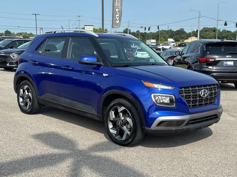 Used 2025 Hyundai Venue SEL FWD image 7