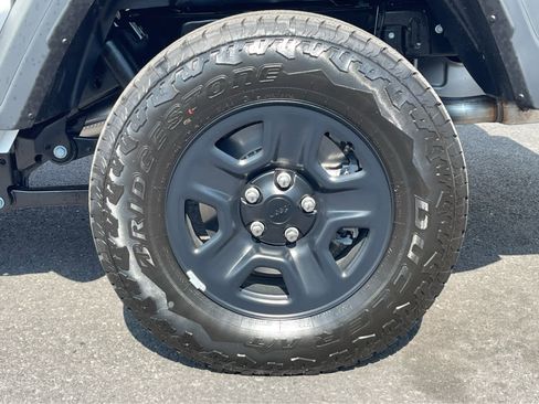 New 2025 Jeep Gladiator Sport image 11