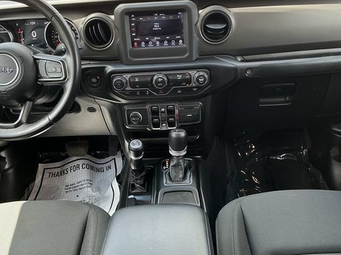 Certified 2022 Jeep Gladiator Sport AWD/4WD image 13