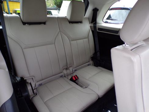 Used 2020 Land Rover Discovery SE AWD/4WD image 14