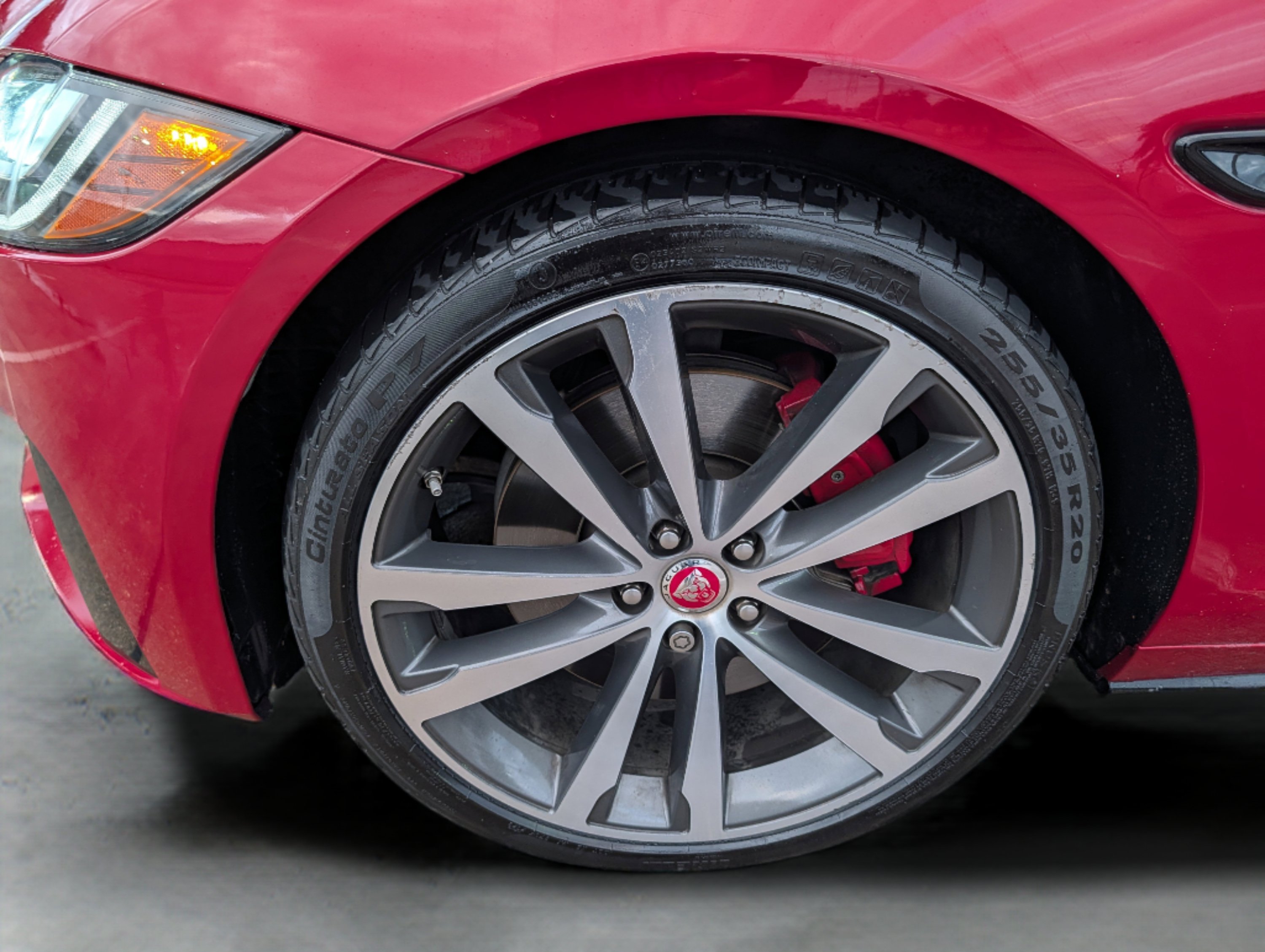 Used 2018 Jaguar XF S RWD image 74