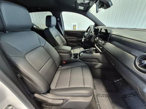 Used 2025 Chevrolet Colorado Trail Boss AWD/4WD image 18