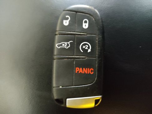 Used 2019 Jeep Grand Cherokee Limited w/ Luxury Group II image 32