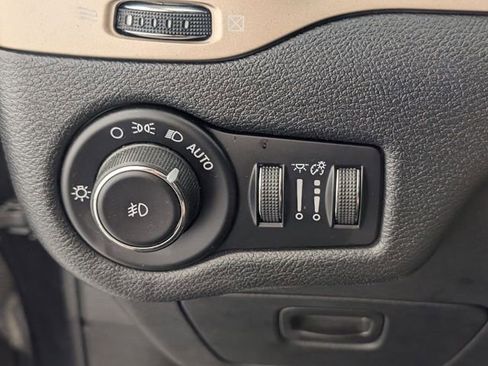 Used 2016 Jeep Cherokee Latitude w/ Comfort & Sound Group image 14