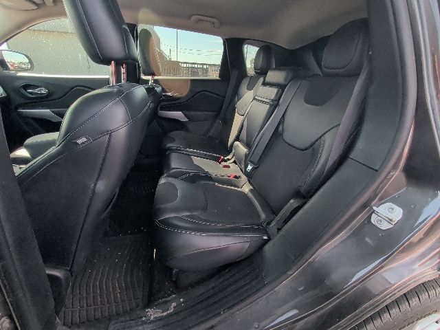 Used 2018 Jeep Cherokee Latitude Plus w/ Comfort/Convenience Group AWD/4WD image 24
