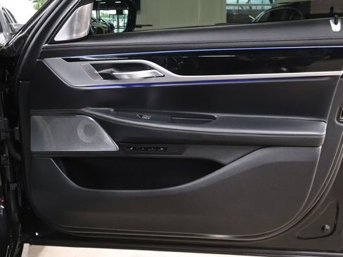 Used 2022 BMW ALPINA B7 xDrive image 22