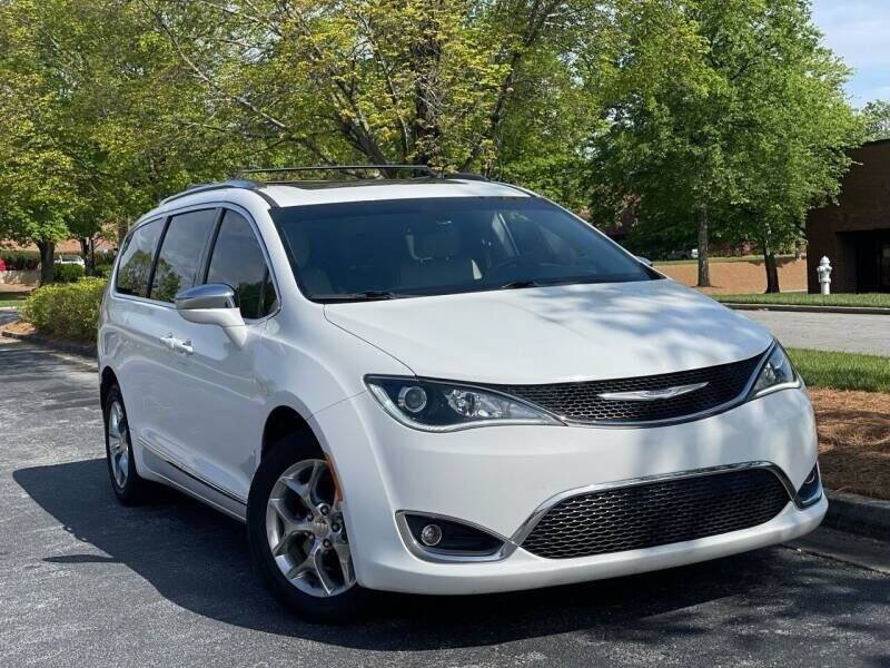 Used 2017 Chrysler Pacifica Limited FWD image 3
