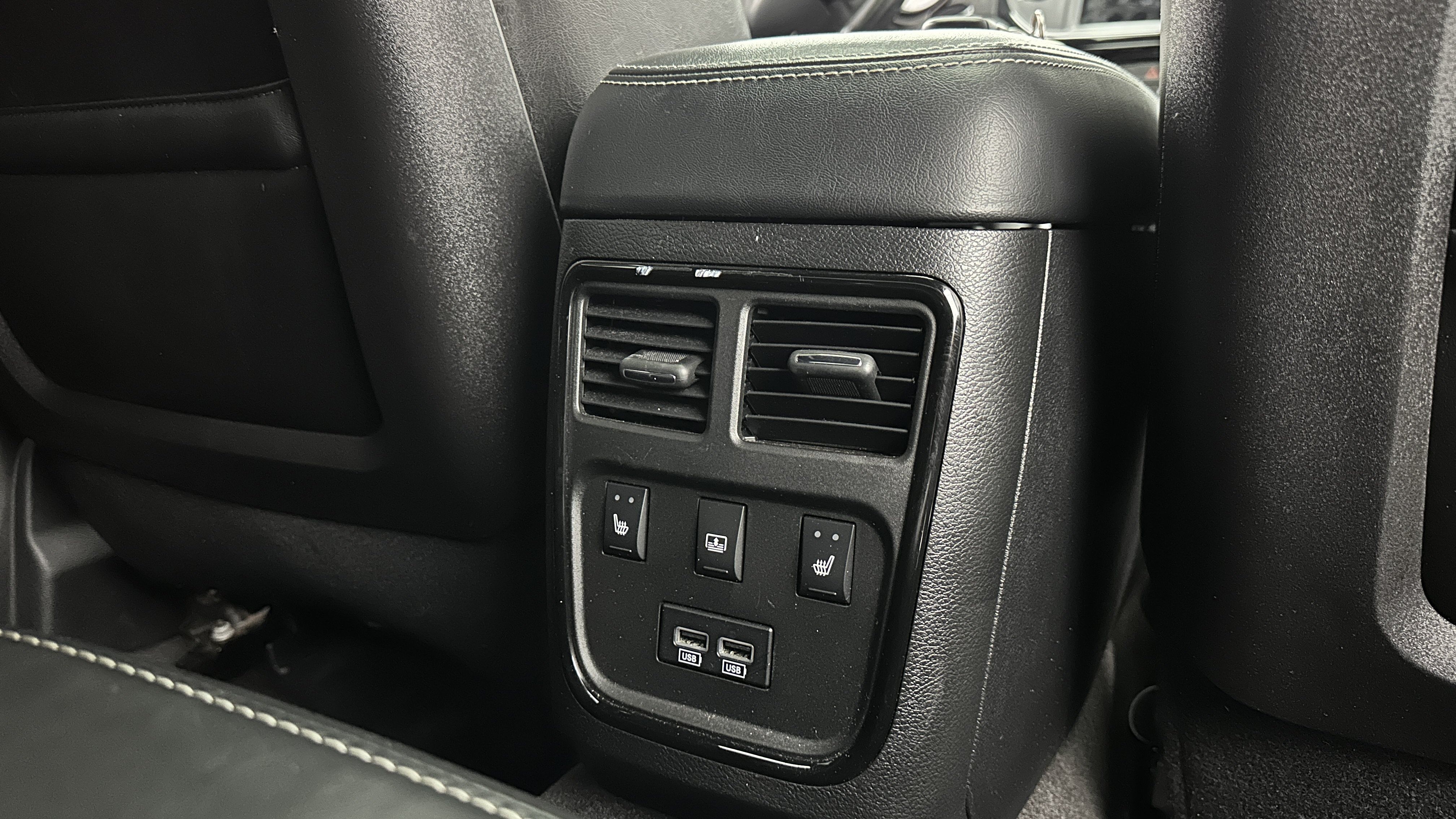 Used 2018 Chrysler 300 S w/ 300S Premium Group RWD image 34