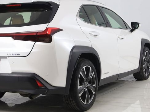 Used 2019 Lexus UX 250h AWD w/ Premium Package image 46