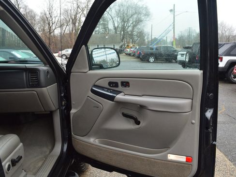 Used 2005 Chevrolet Avalanche Z71 w/ Sun And Sound Package image 27