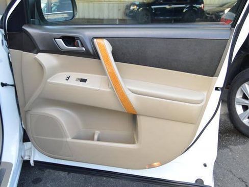 Used 2010 Toyota Highlander 4WD Hybrid w/ Extra Value Pkg 2 image 39
