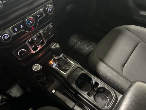 Used 2019 Jeep Wrangler Unlimited Sport S image 26