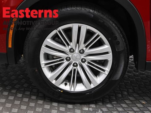 Used 2024 Mitsubishi Outlander ES AWD/4WD image 32