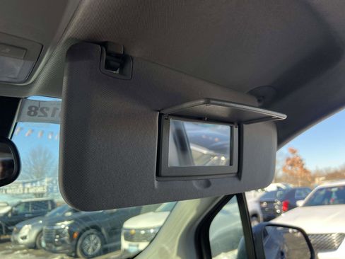 Certified 2022 Chevrolet Trax LT w/ LT Convenience Package image 31