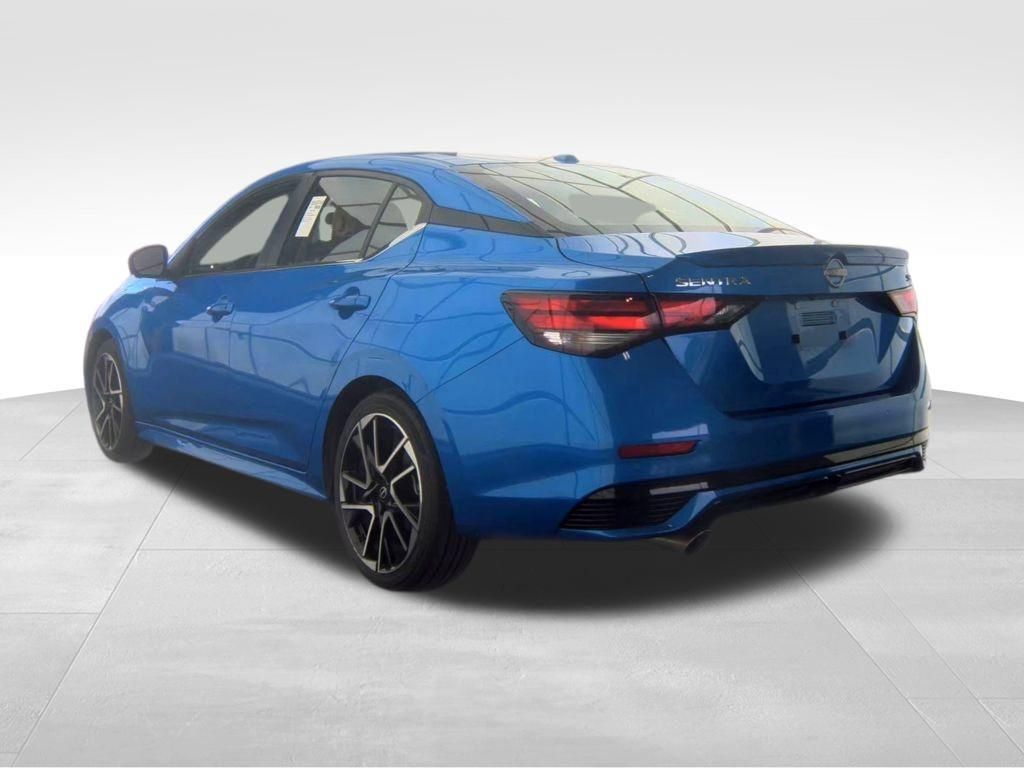 Used 2025 Nissan Sentra SR w/ SR Premium Package FWD image 28