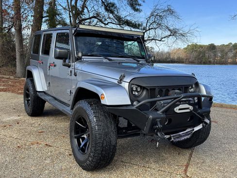 Used 2016 Jeep Wrangler Unlimited Sahara image 1
