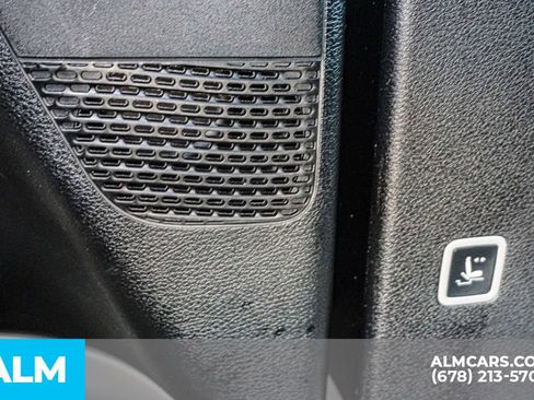 Used 2022 Chrysler Pacifica Touring-L image 37