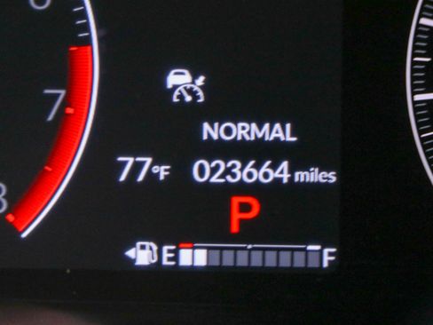 Used 2025 Honda Pilot Touring image 16