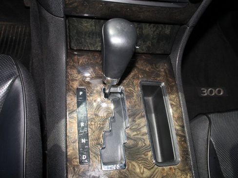 Used 2011 Chrysler 300 C RWD image 8