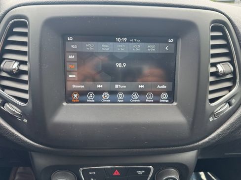 Used 2019 Jeep Compass Latitude w/ Cold Weather Group AWD/4WD image 21