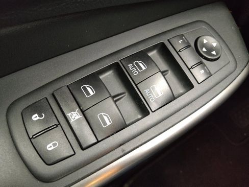 Used 2021 Jeep Cherokee Latitude Lux w/ Comfort/Convenience Group image 27