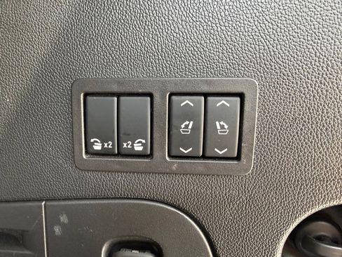 Used 2020 Cadillac Escalade Luxury AWD/4WD image 24