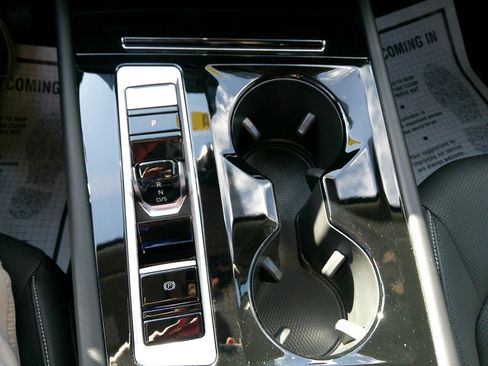 Used 2024 Volkswagen Atlas SE image 22