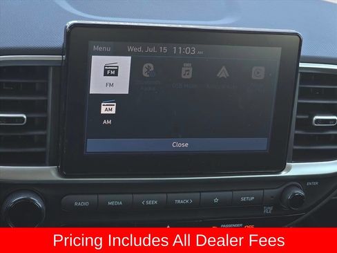 Certified 2025 Hyundai Venue SEL FWD image 18