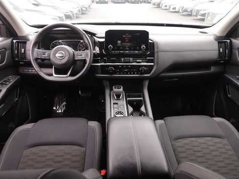 Certified 2025 Nissan Pathfinder SV AWD/4WD image 24
