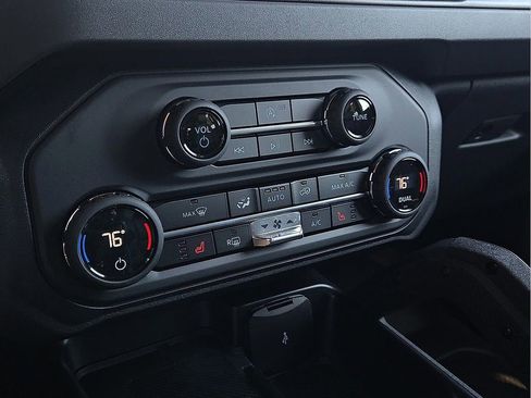 New 2025 Ford Bronco Big Bend w/ Black Diamond Package image 15