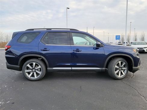 Used 2025 Honda Pilot Touring image 4