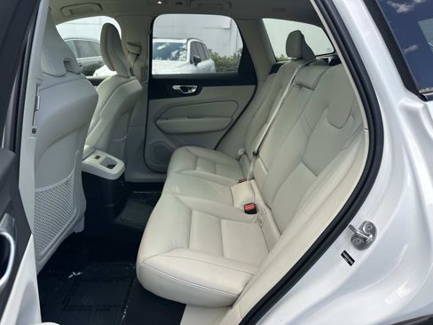 Certified 2025 Volvo XC60 T8 Plus w/ Protection Package Premier image 21