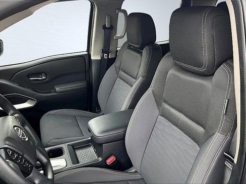 Used 2023 Nissan Frontier SV image 13