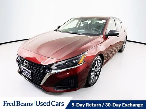 Used 2024 Nissan Altima 2.5 SV FWD image 3