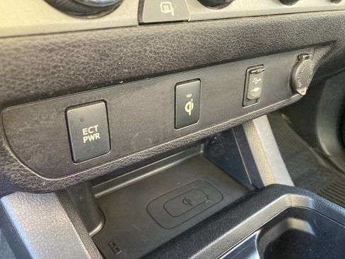 Used 2017 Toyota Tacoma TRD Off-Road image 31