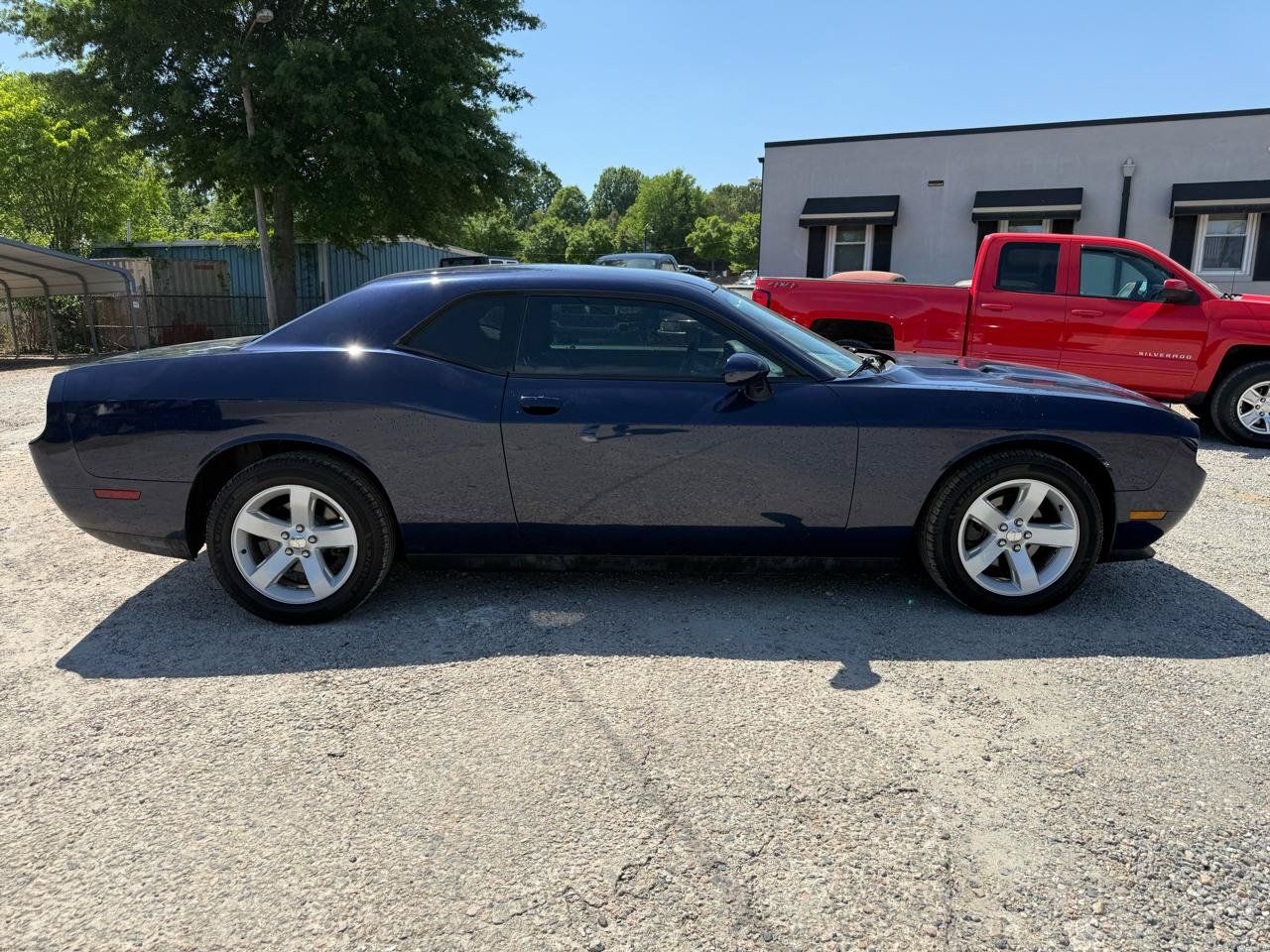 Used 2014 Dodge Challenger SXT RWD image 4