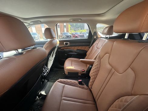 Used 2021 Kia Sorento SX Prestige image 11