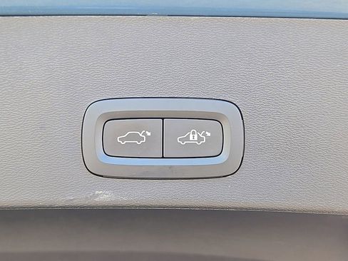 Used 2023 Volvo XC40 Recharge Core AWD/4WD image 15
