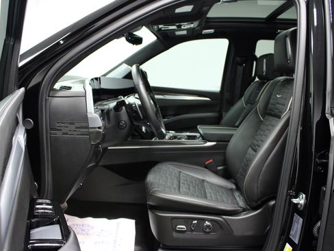 Used 2025 Cadillac Escalade V image 12