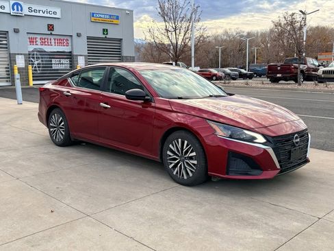 Used 2024 Nissan Altima 2.5 SV image 6