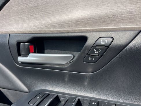 Used 2024 Toyota Grand Highlander Limited image 18